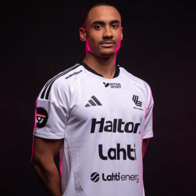 ENNAKKOTILAUS: Aikuisten fanipelipaita 2026 – Vieras