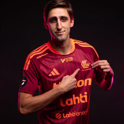 ENNAKKOTILAUS: Aikuisten fanipelipaita 2026 – kolmospaita